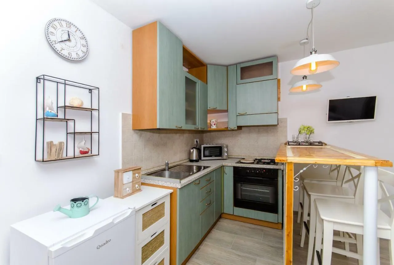 Apartment Hello Love Split