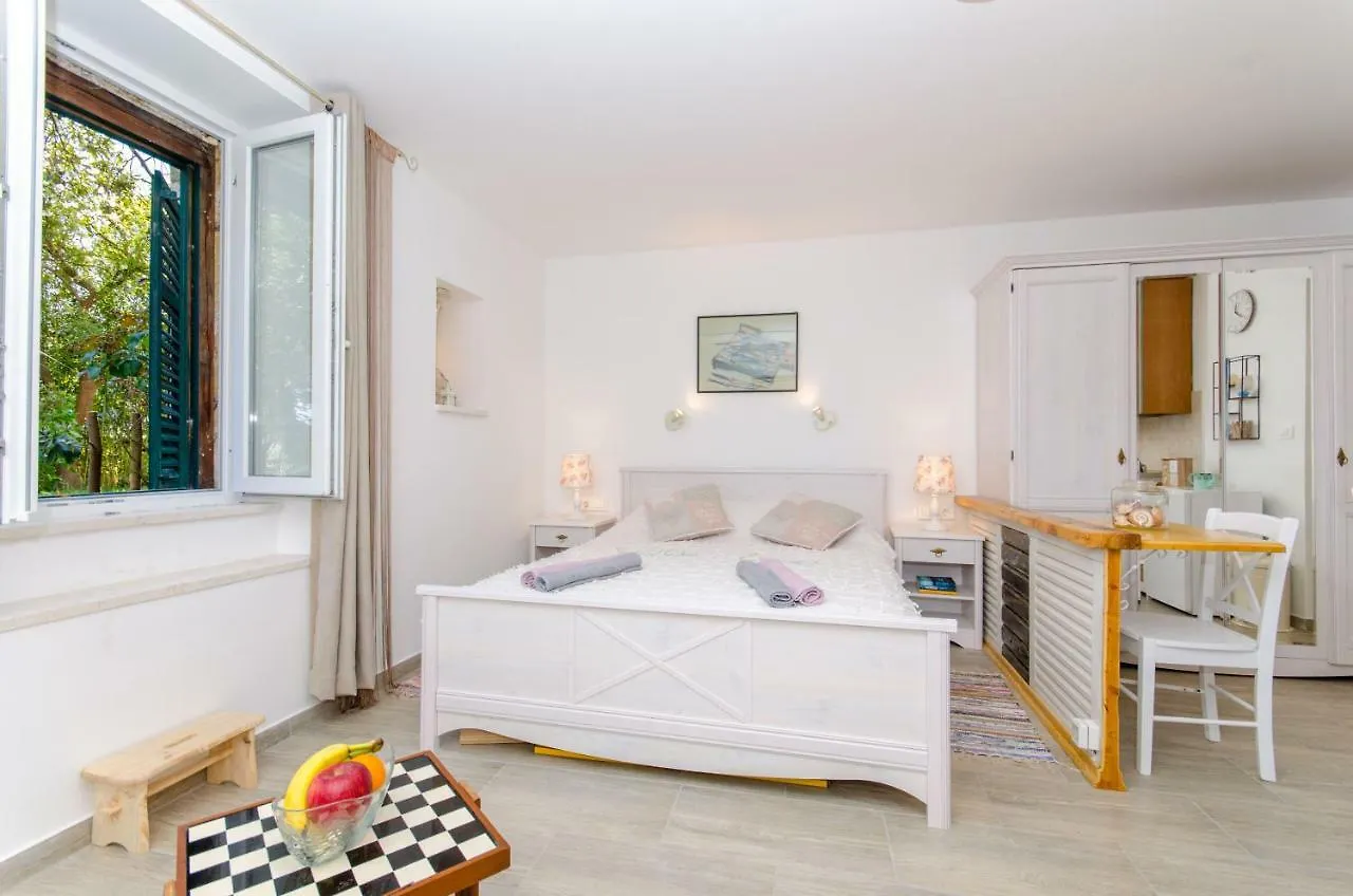 Apartment Hello Love Split