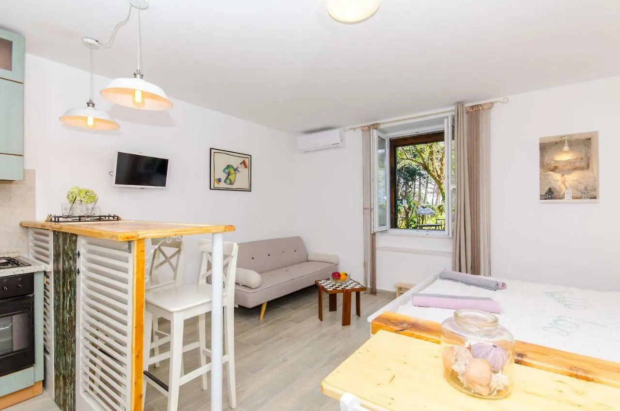 Apartment Hello Love Split