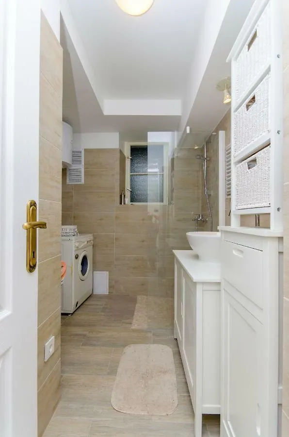Apartment Hello Love Split