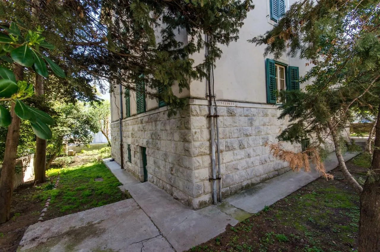 Apartment Hello Love Split 0*,